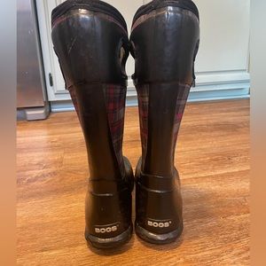 Size 7 women’s Bogs rain boots